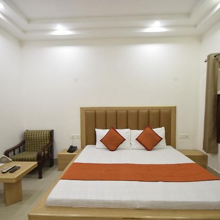 Hotel Atlantic Alwar Extérieur photo