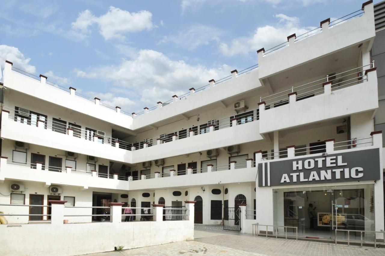 Hotel Atlantic Alwar Extérieur photo