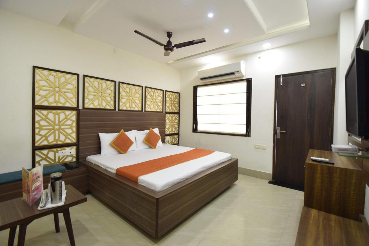 Hotel Atlantic Alwar Extérieur photo