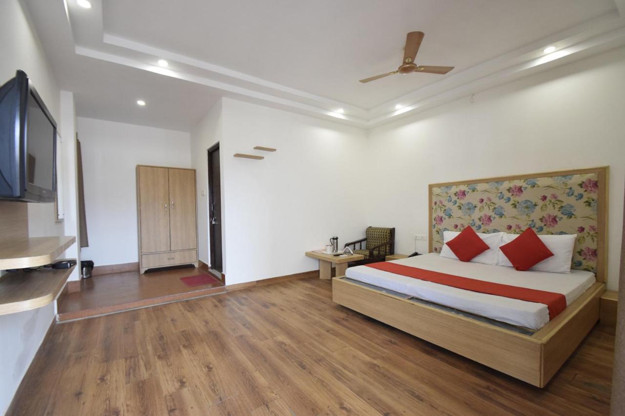 Hotel Atlantic Alwar Extérieur photo