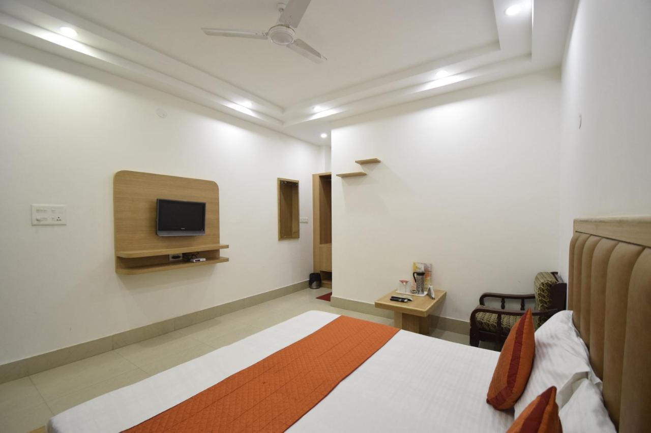 Hotel Atlantic Alwar Extérieur photo